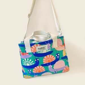 Mapayah snail print kids’ tote bag with detachable shoulder strap and sturdy cotton handles.