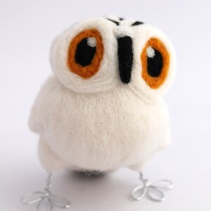 Needle Felted Snowy Owl in Natural White, Felt Bird, Felt Owl Ornament image 3