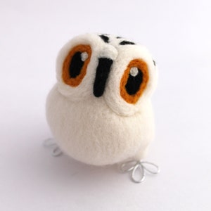 Needle Felted Snowy Owl in Natural White, Felt Bird, Felt Owl Ornament image 1