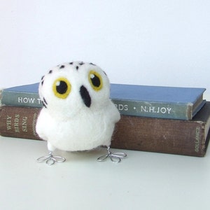 Needle Felted Snowy Owl in Natural White, Felt Bird, Felt Owl Ornament image 5