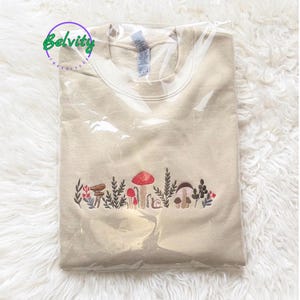 Embroidered Mushroom Sweatshirt - Botany Embroidered Crewneck - Cottage Core Embroidery Shirt - Embroidered Mushroom Crewneck Sweatshirt zdjęcie 15