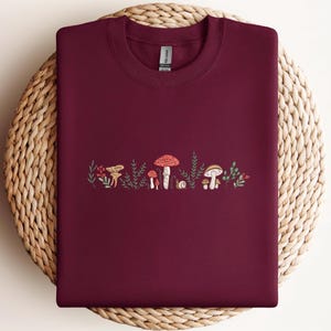 Embroidered Mushroom Sweatshirt - Botany Embroidered Crewneck - Cottage Core Embroidery Shirt - Embroidered Mushroom Crewneck Sweatshirt zdjęcie 12