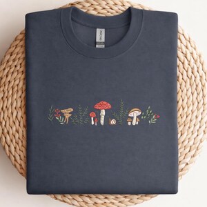 Embroidered Mushroom Sweatshirt - Botany Embroidered Crewneck - Cottage Core Embroidery Shirt - Embroidered Mushroom Crewneck Sweatshirt zdjęcie 10