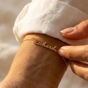 Benutzerdefinierte Silber Name Armband, personalisierte Skript Typenschild zierliche Herz Charme, Sterling Silber erste Schmuck Geschenk für sie