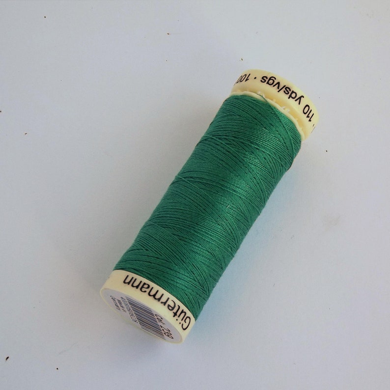 Green Gutermann Sew All thread Various spool sizes Colour 239 Green Thread