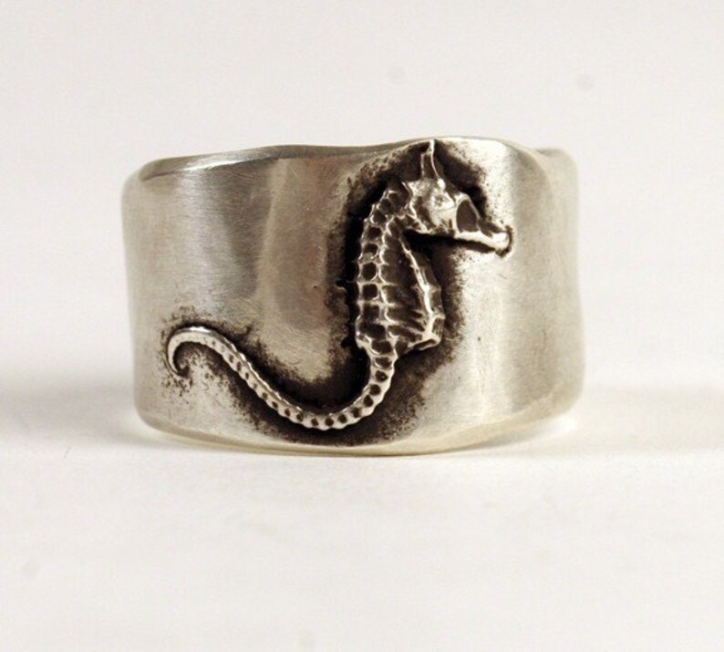 Flying Seahorse Ring image 2