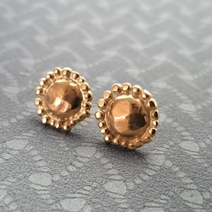Everyday Stud earrings Gold, Casual Minimalist Earring Studs, Vermeil Gold studs, Ear Studs Gold, Circle Posts, Hammered Earrings Studs
