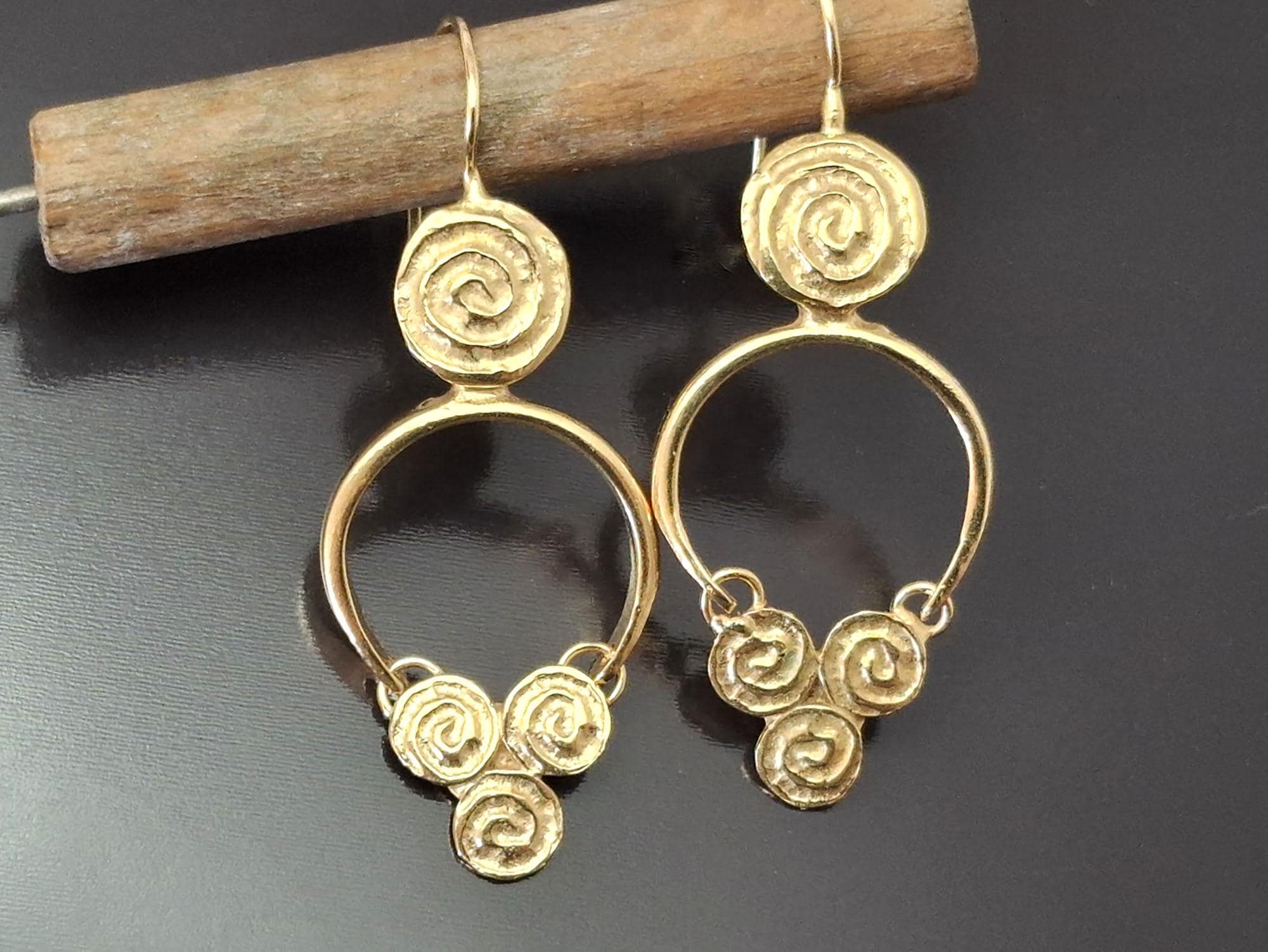 Orecchini Pendenti Donna A Spirale In Stile Bohémien – Placcato Oro 18 Carati – Lunghi 5,1 Cm, Senza Nichel – Sunflower Jeweller