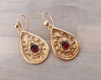 Gold Round Garnets, Gold Handmade Drops, Gold Red Garnet, Victorian Earrings, Handmade Earrings, Textured Jewelry, 18K Gold Earrings