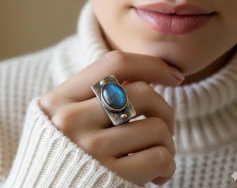 Handmade Sterling Silver Labradorite Ring: Oval Gemstone with 14k Gold
