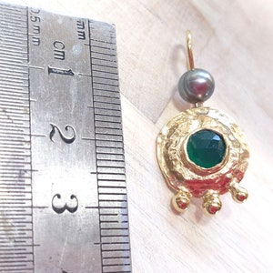 Green Stone Dangles, Round Dangle Earring, Antique Earrings, Green Onyx Earrings, Onyx and Pearls, Everyday Earrings, 18K Gold Filled imagem 8