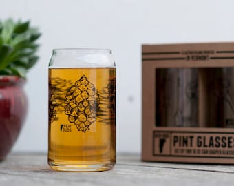 Pint Glass Set Pinecone design