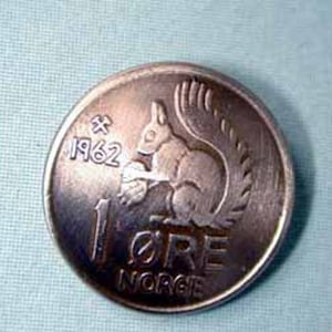 May include: A silver 1 øre coin from Norway, featuring a squirrel and the year 1962.