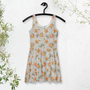 Vestido skater de flor de naranja: vestido entallado y con vuelo con estampado cítrico de verano mediterráneo