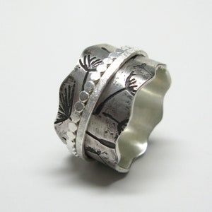 Floating Dandelion Spinner Ring with Two Hammered Spinners