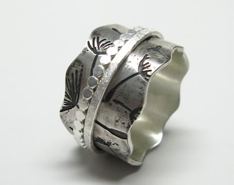 Floating Dandelion Spinner Ring with Two Hammered Spinners