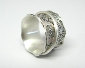 Paisley Spinner Ring - Size 8