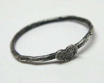 Reclaimed Sterling Silver Forged Branch Heart Ring (en anglais)