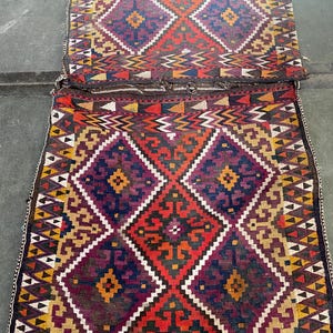 Sacoche vintage en chameau. Sac à dos ancien en forme de chameau. Kelim