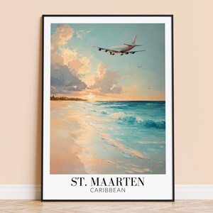 Puede incluir: Un cartel de viaje vintage con un avión volando sobre una playa con agua turquesa y un cielo de puesta de sol. El texto en el cartel dice "St. Maarten, Caribe."