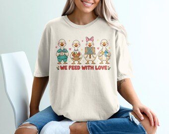 Süßes Gänse-T-Stück, das wir mit Liebe füttern Shirt, jeder Biss zählt, fütternde Therapie SLP OT RD Geschenk