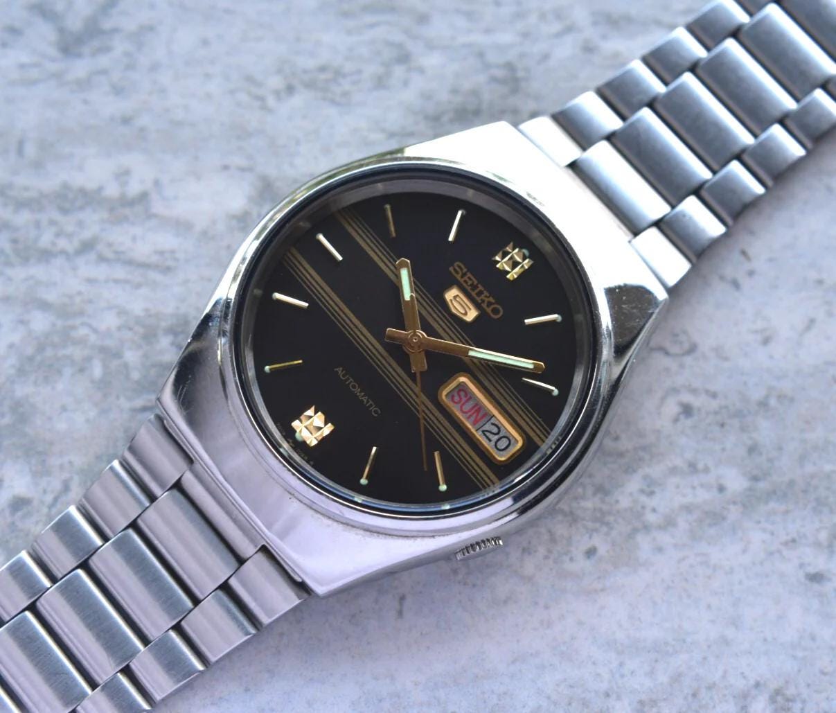 SEIKO クォーツ 時計 1986年製 ゴールド/ブラック 1986 seiko - Etsy 日本