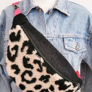 Große XL Umhängetasche Teddy Plüsch Bauchtasche NEON LEO
