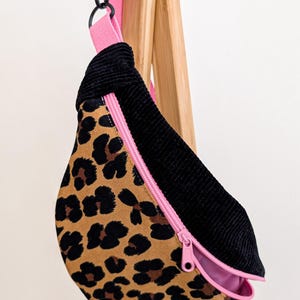 Cord Hipbag Bauchtasche Leo Leopard Bag Schwarz/Rosa