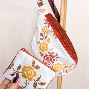 Upcycling XL Cord Bauchtasche Granny Blumen Stickerei Braun + Geldbeutel