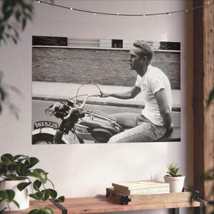 Poster vintage della moto di Steve McQueen, stampa da parete retrò, stampa per la casa, immagine di un'icona classica di Hollywood, regalo per gli appassionati di cinema, decorazione per la stanza.