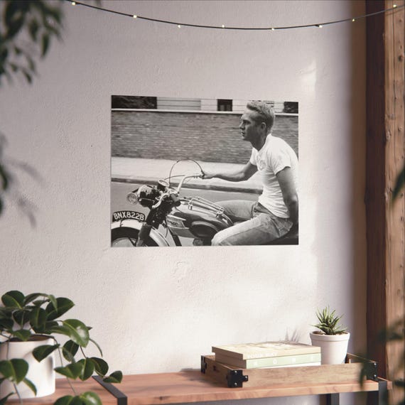 スティーブ・マックイーンのバイクポスター：ヴィンテージの白黒