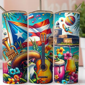 Pode incluir: Tr&ecirc;s canecas coloridas com um tema vibrante de Porto Rico. Cada caneca apresenta ilustra&ccedil;&otilde;es da bandeira de Porto Rico, instrumentos musicais, uma guitarra, um sapo usando &oacute;culos de sol e paisagens tropicais. As canecas t&ecirc;m uma palha de a&ccedil;o inoxid&aacute;vel.