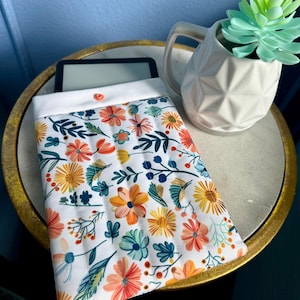 Handmade Kindle protector sleeve for book lovers, Wildflower bookish gift for readers, Kindle protector sleeve, kindle paperback protector