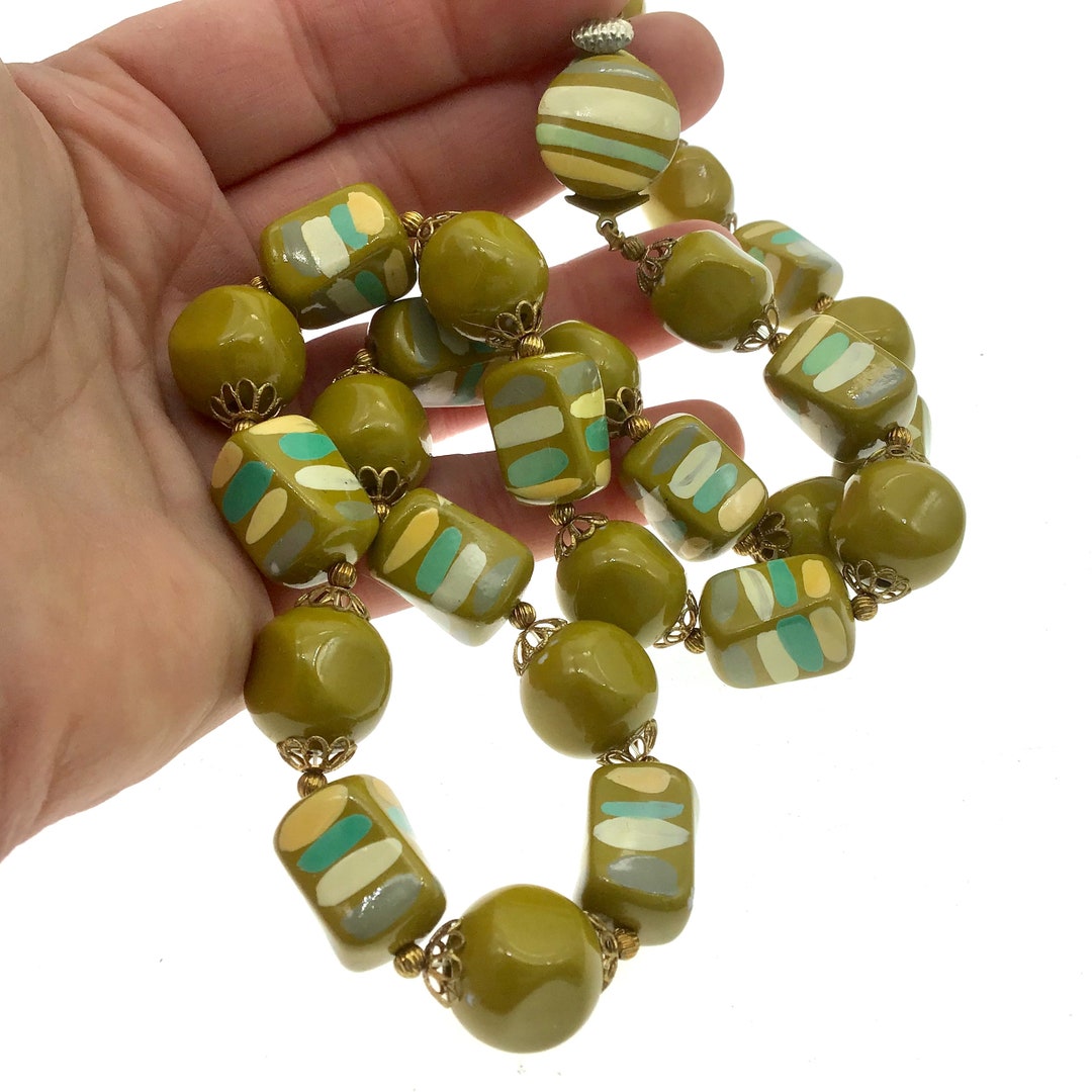 Vintage Chunky 1960s Lucite Necklace, Avocado Green Retro Necklace