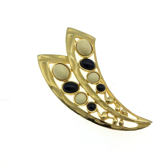 Vintage TAT Textured Gold Tone Brooch, Black/Crea… - image 1