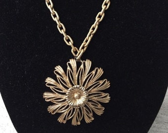 Collar vintage, Monet firmado, girasol o margarita, collar de Monet grande, Monet de la década de 1960, mediados de siglo, modernista, tono dorado