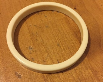 Vintage Bangle, Early Plastic Bracelet, Cream Bangle, 1940s, 1950s, Retro Bangle, Neutral Bangle, Cream Accessory