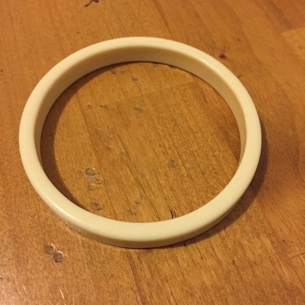 Vintage Bangle, Early Plastic Bracelet, Cream Bangle, 1940s, 1950s, Retro Bangle, Neutral Bangle, Cream Accessory