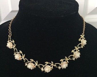 Vintage Emmons Choker, Emmons Necklace, Vintage Choker, White Flowers, Bride Jewelry, Wedding, Gold Chain, Plastic Flowers