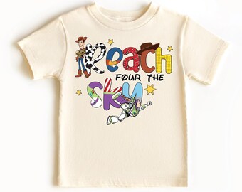 Alcance Four the sky, camisa de 4º aniversário, personalizável, camisa de aniversário personalizada unissex para crianças e bebês