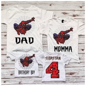 Camiseta de cumpleaños de araña, inspirada en superhéroes, camiseta de telaraña personalizada, camiseta de cumpleaños con número de personaje, camiseta de araña familiar a juego