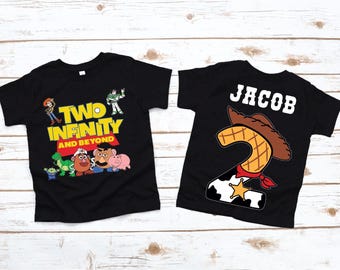 Zwei Infinity Geburtstag und darüber hinaus Geburtstag Shirt, Kinder Woody Shirt, personalisierter Name, personalisierte Geburtstag Shirt, Spielzeug-Party T-Shirt, Kinder Top