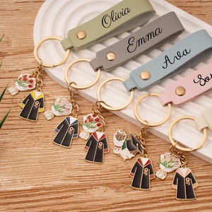 Personalized Name Leather Graduation Keychain,Class of 2025 Keychain,Gift for Graduates,Wristlet Keychain Gift for Her,Graduation Gift