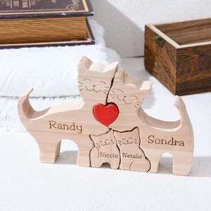 Wooden Cat Family Jigsaw Puzzle for Couples, Carved Family Name Cat Figurines, Cute Wood Cat Ornament, Anniversary Gift for Parents