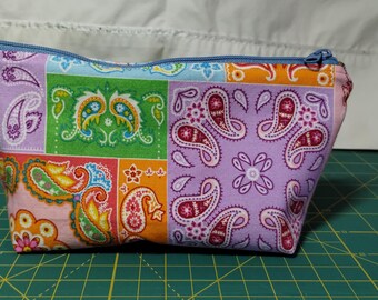 Zippered Lined Square-Bottomed Makeup Bag