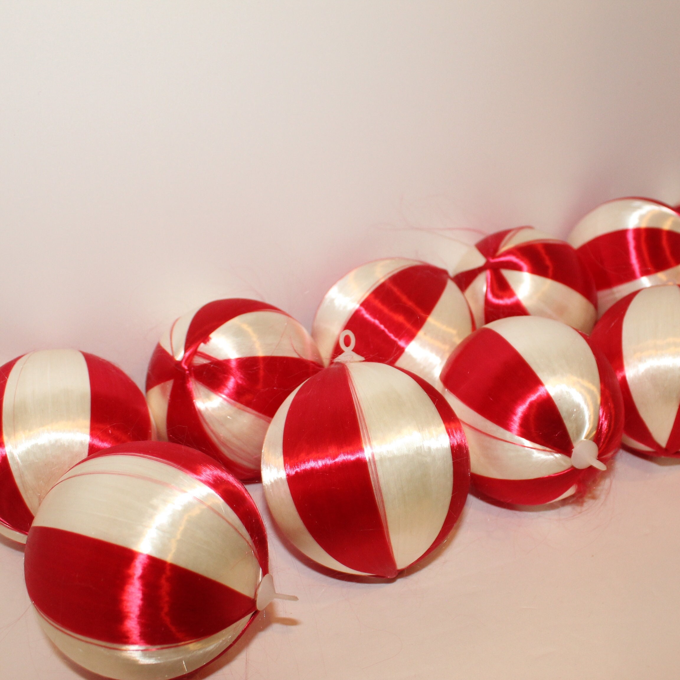 Elf Bodies - Red Tinted 25mm Spun Cotton Balls, 12 Pcs.