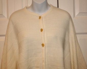 Knit Sweater Poncho Cape Button Closure Vintage Futurama Brand 1970s Cream Fringed