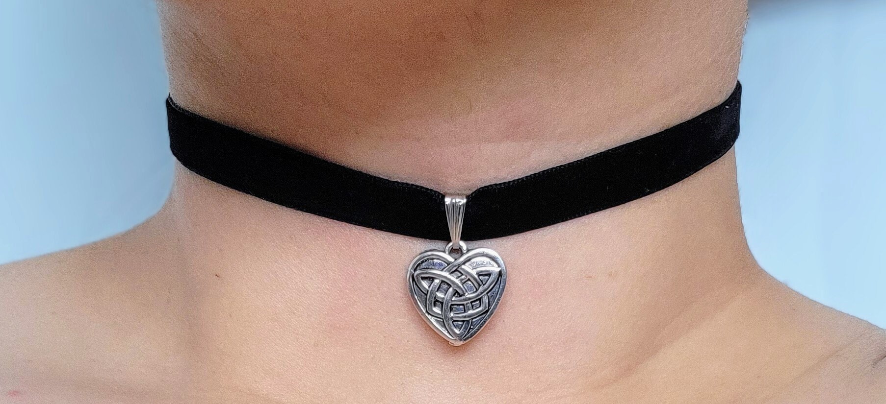 the virgins 透ける heart charm velvet zip