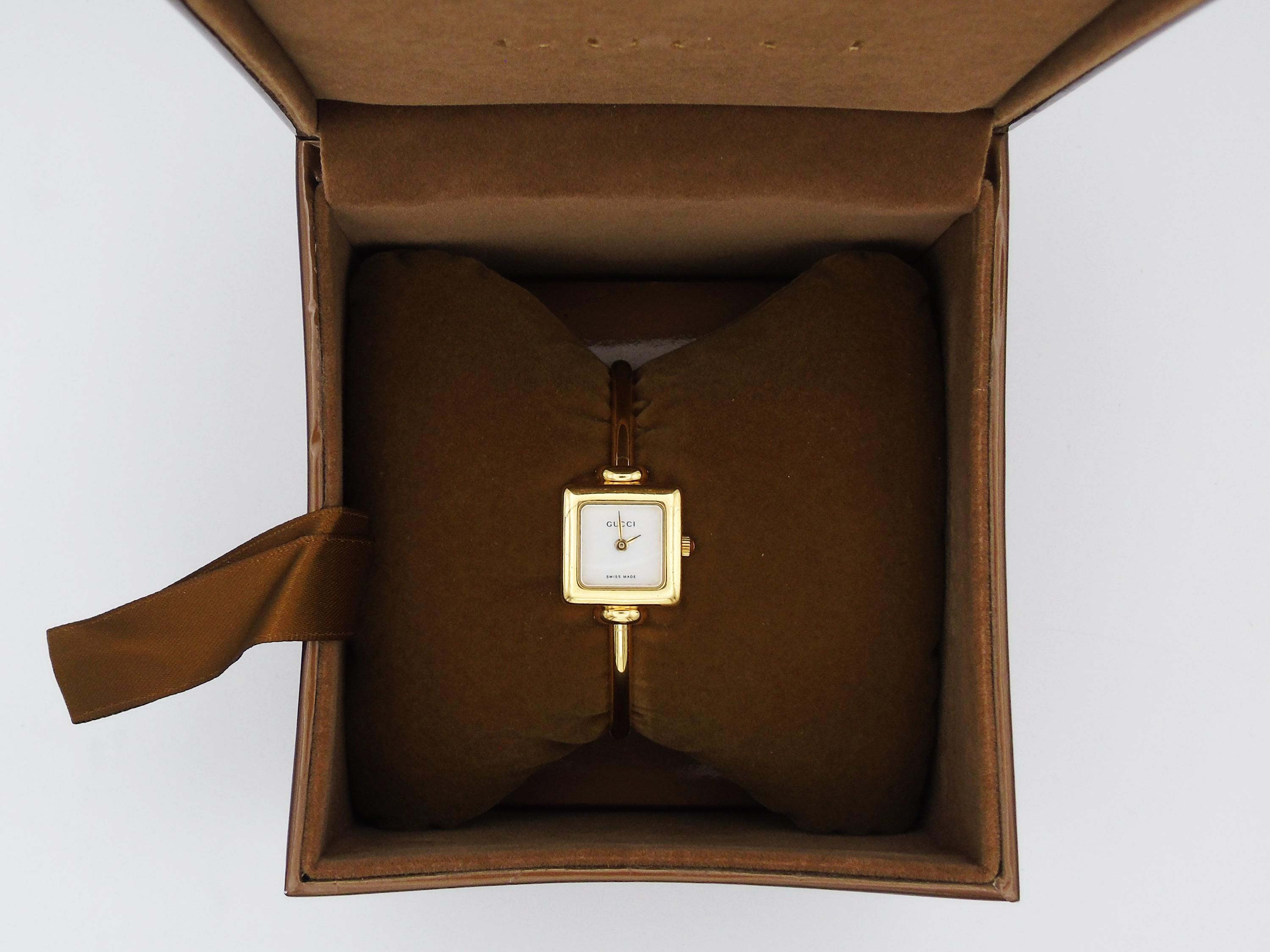 Gucci Gold-Tone Square Watch with White Dial Vintage Gold-Plated Gucci 1900L Bangle Quartz Watch - Square  main image 4
