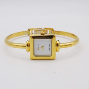 Montre Gucci vintage carrée 1900L, cadran doré, élégante montre-bracelet Gucci, petit bracelet jonc Gucci pas cher G21